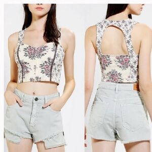 Kimchi Blue Urban Outfitters Floral Crop Top. Women’s Large